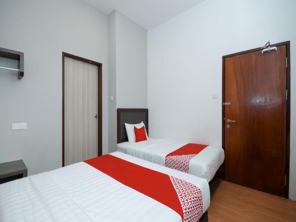 Oyo 1111 Harmony Stay Miri Exteriör bild