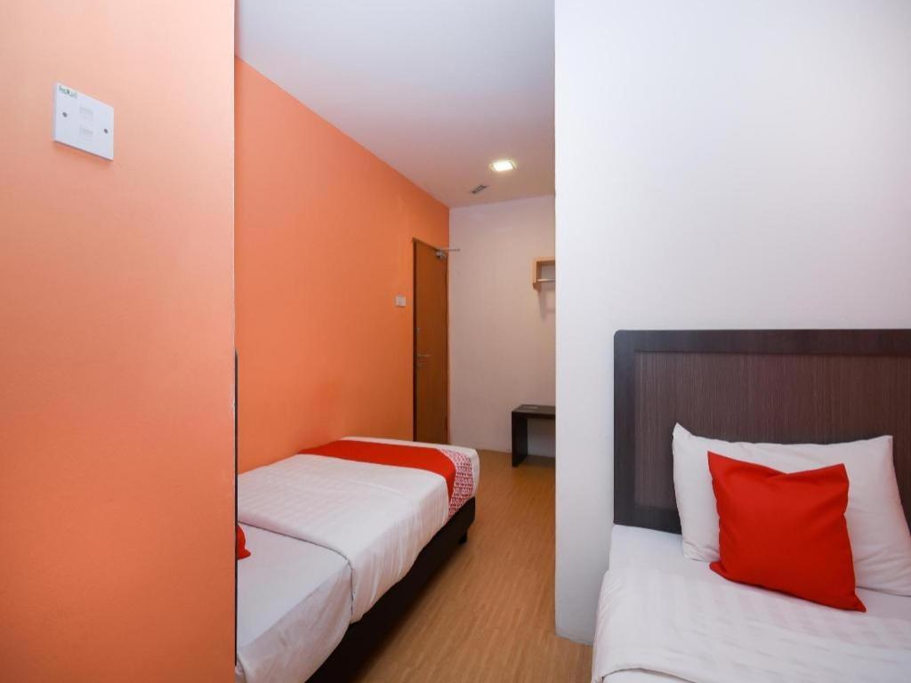 Oyo 1111 Harmony Stay Miri Exteriör bild