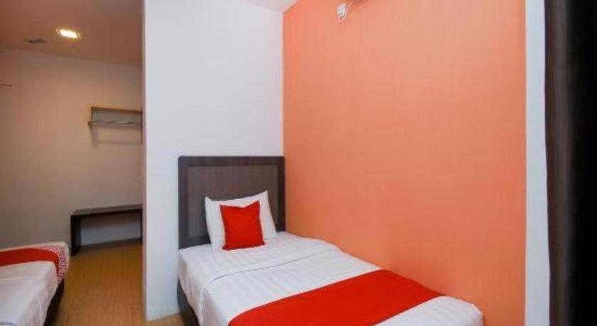 Oyo 1111 Harmony Stay Miri Exteriör bild