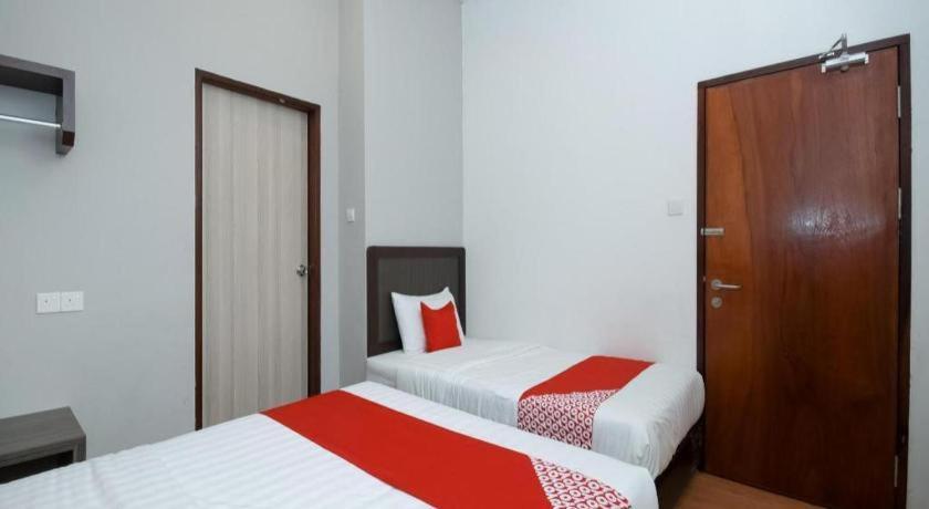 Oyo 1111 Harmony Stay Miri Exteriör bild