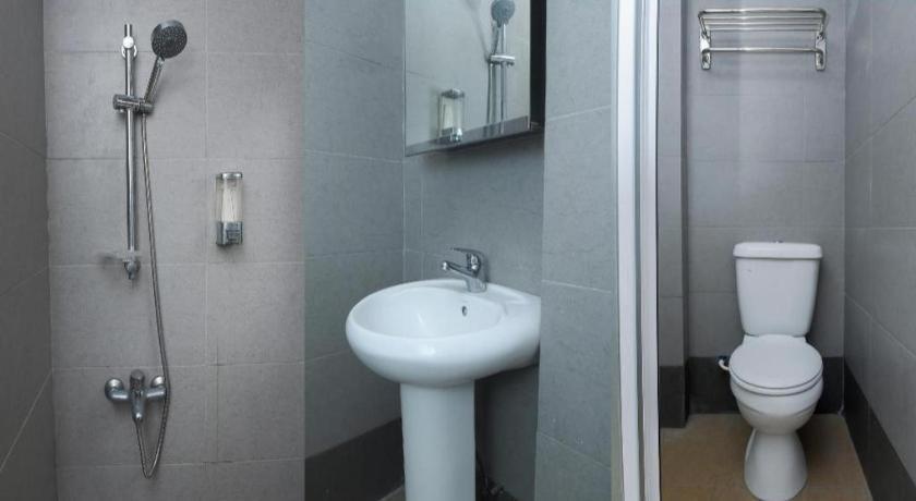 Oyo 1111 Harmony Stay Miri Exteriör bild