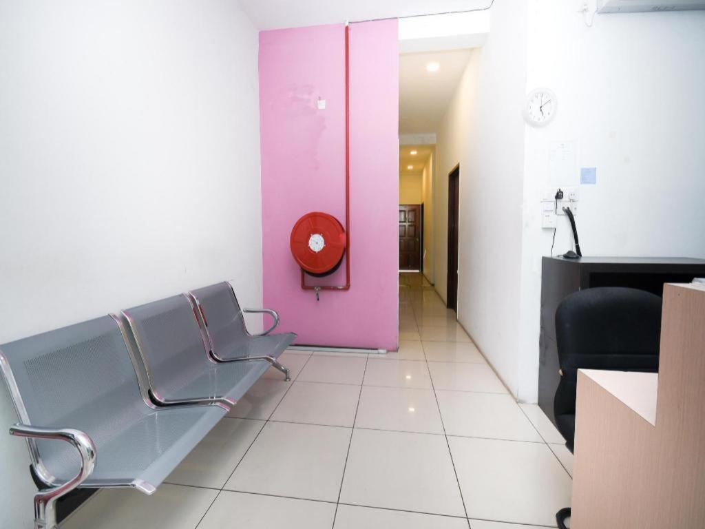 Oyo 1111 Harmony Stay Miri Exteriör bild