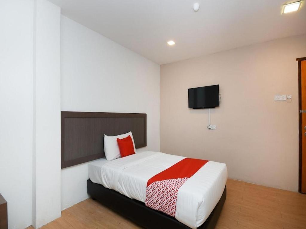 Oyo 1111 Harmony Stay Miri Exteriör bild